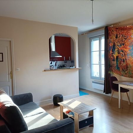 Le Cheval Blanc La Chartre Sur Le Loir Apartman Kültér fotó