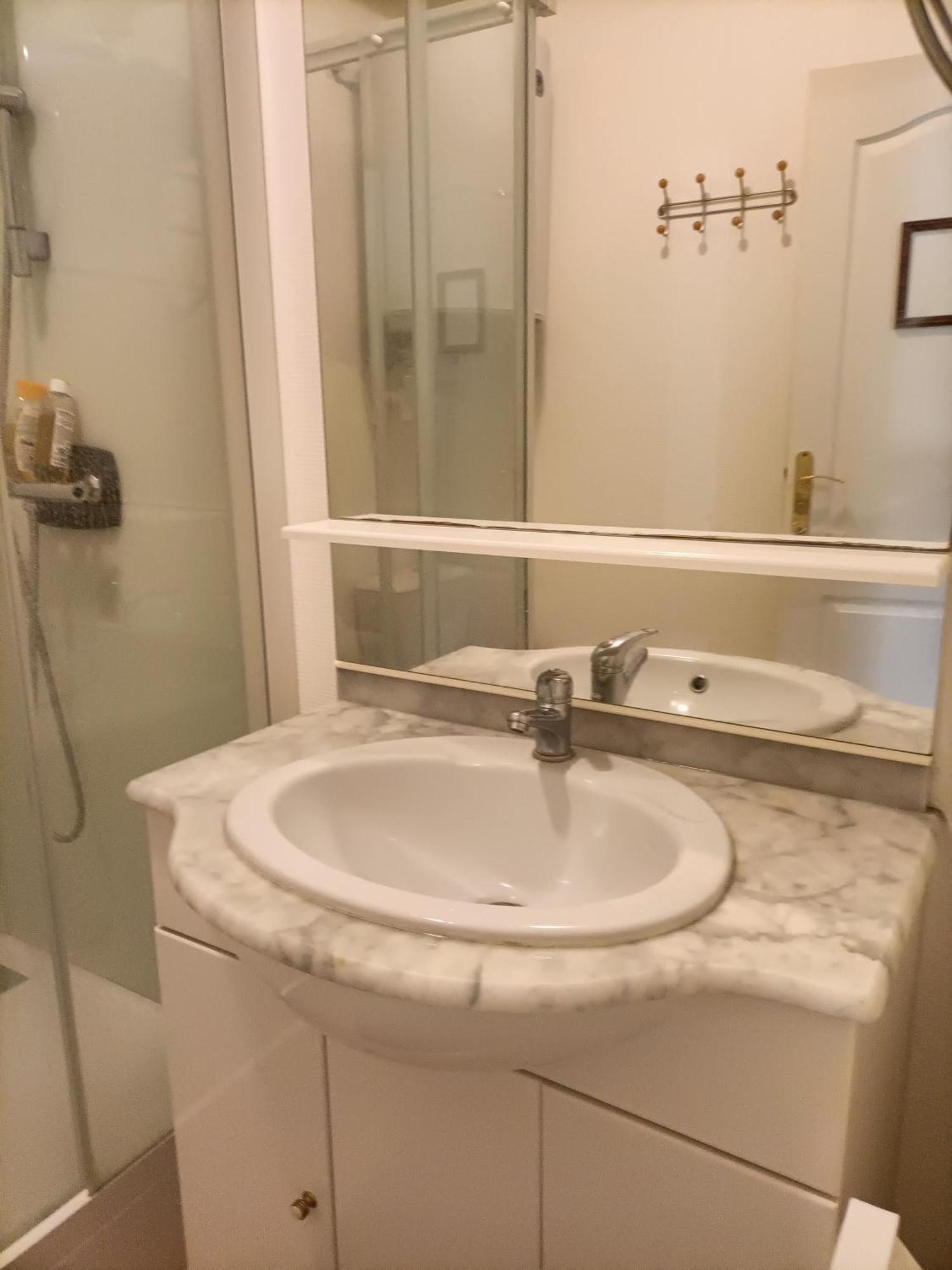Le Cheval Blanc La Chartre Sur Le Loir Apartman Kültér fotó